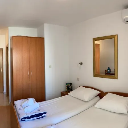 Sunrise And 1 Apartment *