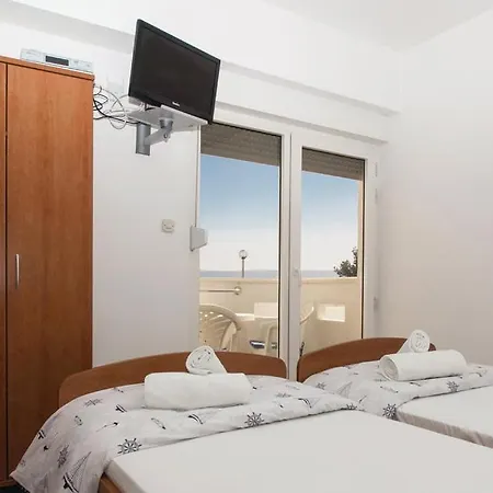 Sunrise And 1 Apartment
